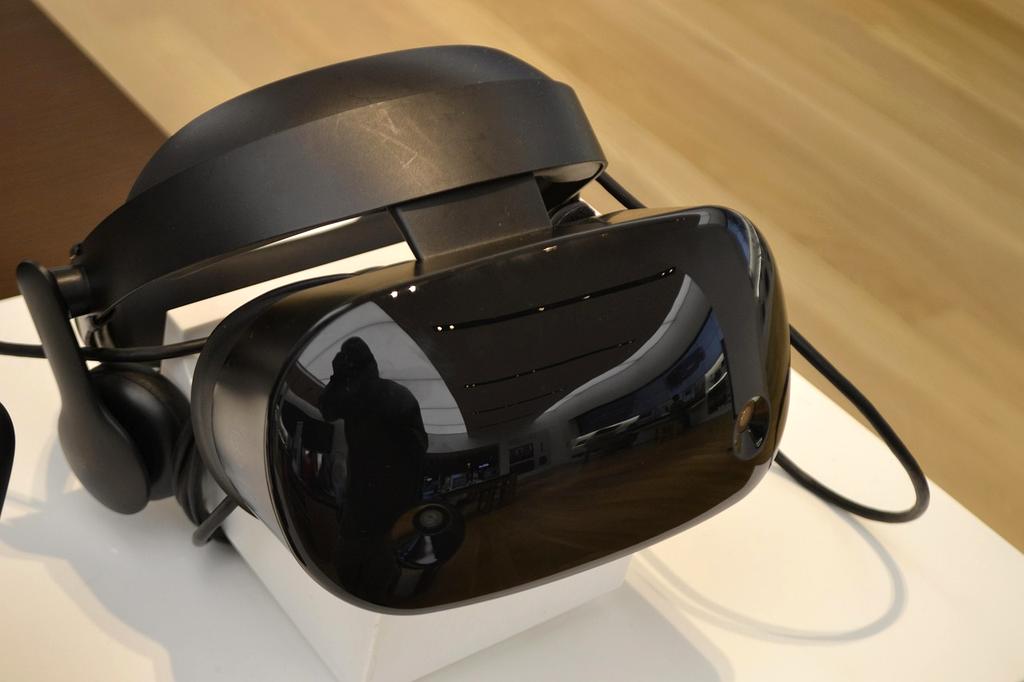 Friendly team members welcoming guests at zuxakii VR centre