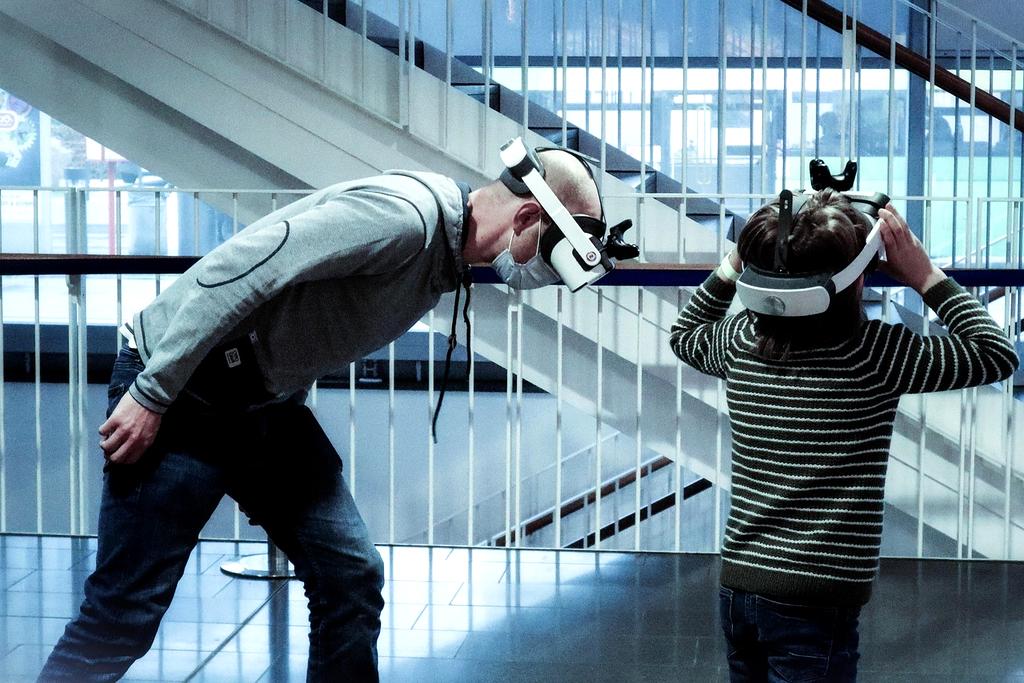 State-of-the-art VR gloves providing tactile feedback